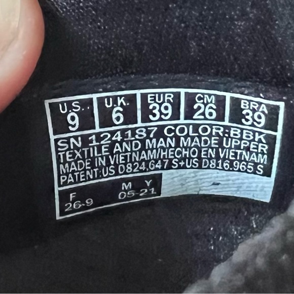 SZ 9 Skechers Women's Black Slip-On Sneakers - Picture 9 of 9